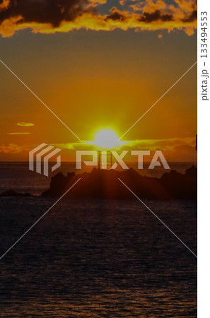 海から昇る朝日 海から昇る朝日 133494553