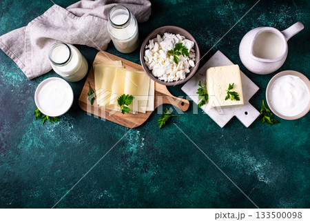 Dairy products. Milk, cottage cheese, cream, butter and yogurt 133500098