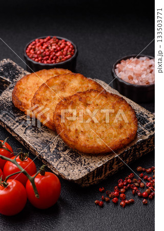 Potato hash browns, a cooked vegetable breakfast food. Potato hash brown Potato hash browns, a cooked vegetable breakfast food. Potato hash brown 133503771