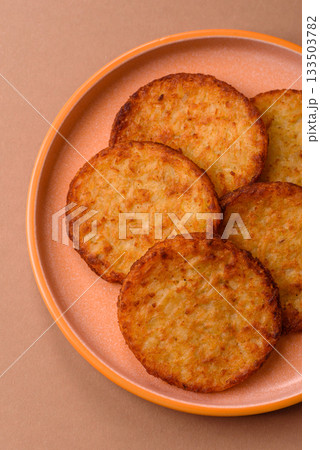 Potato hash browns, a cooked vegetable breakfast food. Potato hash brown Potato hash browns, a cooked vegetable breakfast food. Potato hash brown 133503782