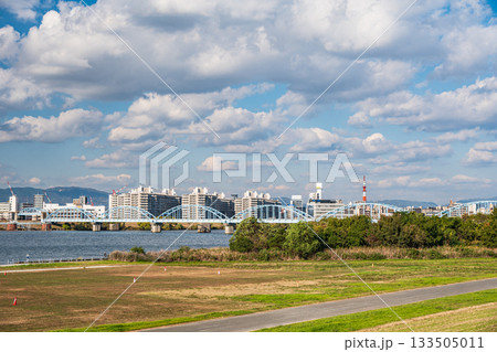淀川河川公園毛馬地区　堤防上からの景観　大阪市 133505011