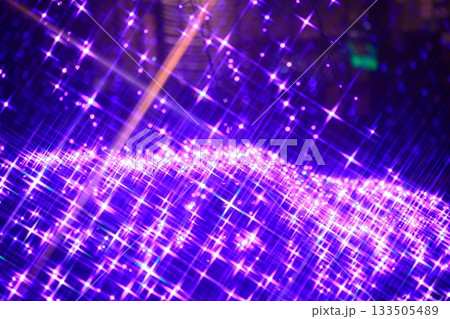 光り輝く抽象的な背景 光り輝く抽象的な背景 133505489