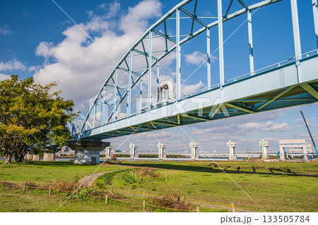 淀川河川公園長柄地区を通る水管橋　大阪市 133505784