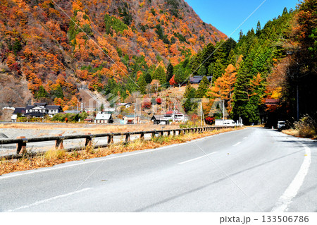 奈良田湖(山梨県早川町)【2025.11】 133506786