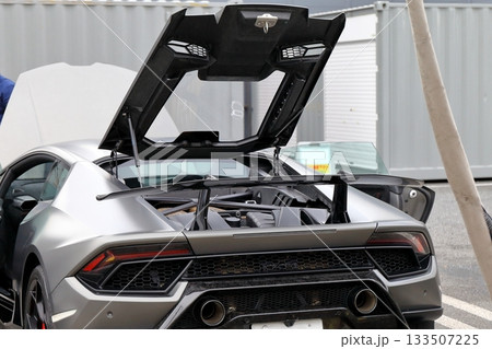 イタリア製のスポーツカー 133507225