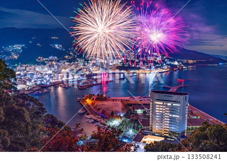 【静岡県】熱海100万ドルの夜景と海上花火大会 133508241