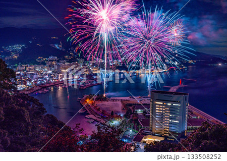 【静岡県】熱海100万ドルの夜景と海上花火大会 133508252