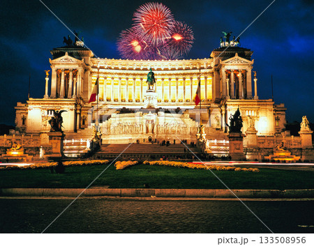 ベネツィア宮殿の美しい夜景 ベネツィア宮殿の美しい夜景 133508956