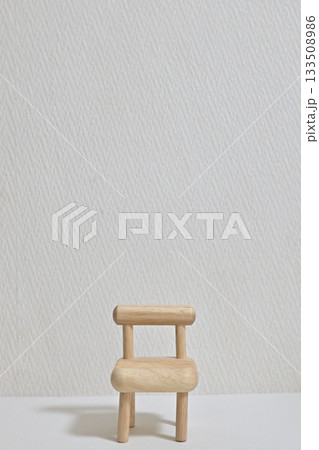 ミニチュア家具ー余白に浮かぶ居場所、内省する椅子 133508986