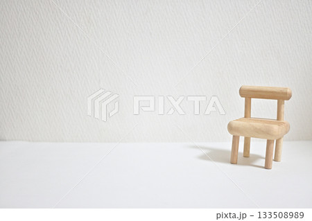 ミニチュア家具ー余白に浮かぶ居場所、内省する椅子 133508989