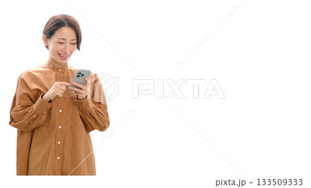 切り抜き文字入れ 携帯女性イメージ(中) 切り抜き文字入れ 携帯女性イメージ(中) 133509333