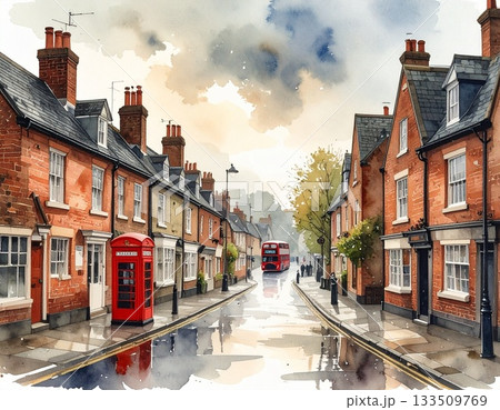 歴史あるレンガ造りの建物と電話ボックスが並ぶ、情緒あふれるイギリスの街角 133509769