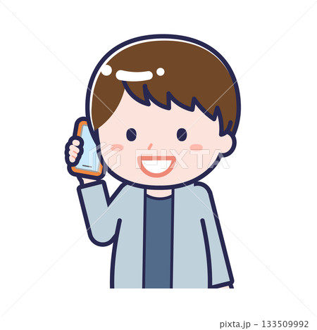 スマートフォンを使う「私服の大人」の男性 スマートフォンを使う「私服の大人」の男性 133509992