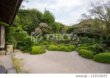 武家屋敷の美しい石畳 133510035