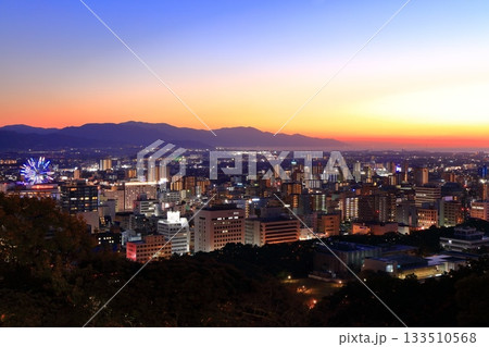 【愛媛県】松山城から見た松山市の夜景 133510568