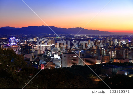 【愛媛県】松山城から見た松山市の夜景 133510571