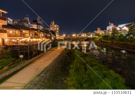 《京都府》鴨川の夜景・京都の街並み 《京都府》鴨川の夜景・京都の街並み 133510631