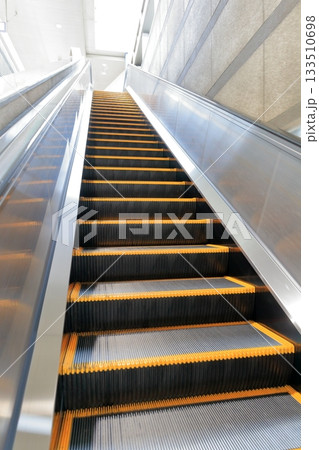 エスカレーター エスカレーター 133510698
