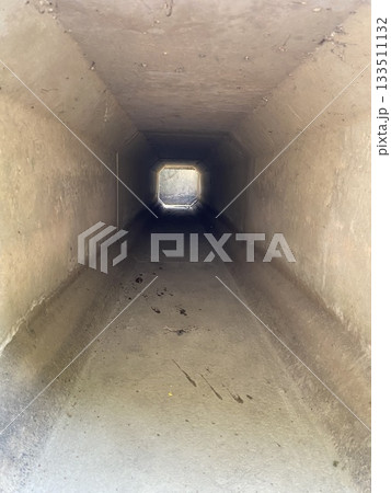 田んぼ脇のトンネル 田んぼ脇のトンネル 133511132