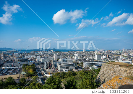 丸亀城天守閣から見た街並み 丸亀城天守閣から見た街並み 133511263