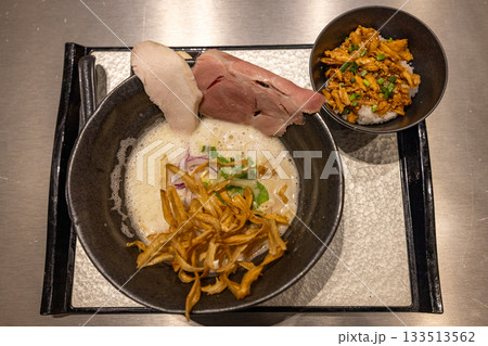 ラーメン屋の豚骨らーめん 133513562