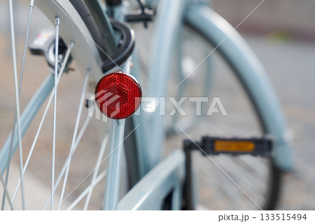 自転車の後部反射板 133515494