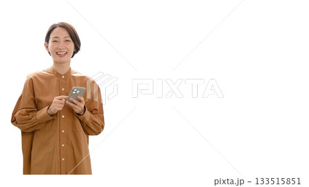 切り抜き文字入れ　携帯女性イメージ(大) 133515851