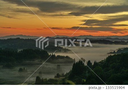 雲海が広がる星峠の朝景色 133515904