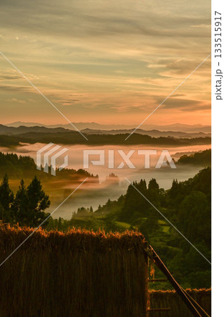 雲海が広がる星峠の朝景色 133515917