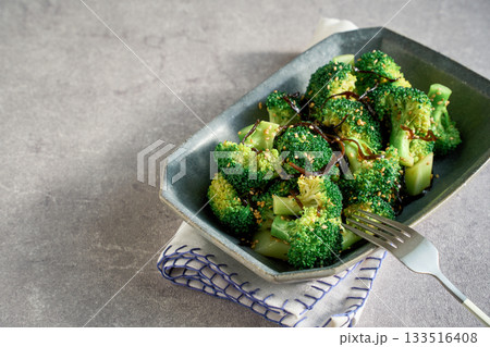ブロッコリーと塩昆布のナムル 133516408