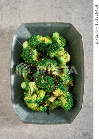 ブロッコリーと塩昆布のナムル 133516414