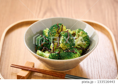ブロッコリーと塩昆布のナムル ブロッコリーと塩昆布のナムル 133516443