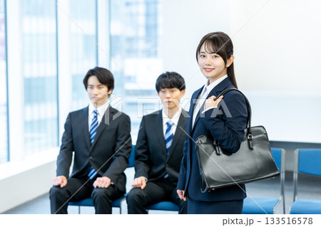 就職活動する学生 133516578
