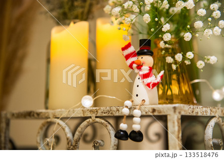 キラキラ輝くクリスマスツリー キラキラ輝くクリスマスツリー 133518476