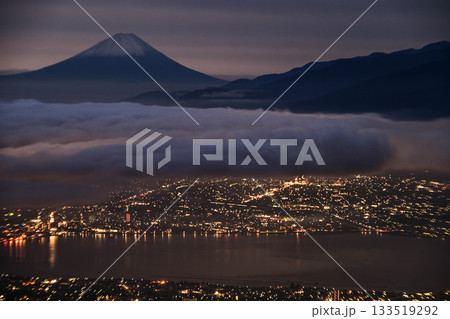 高ボッチ高原から初冠雪の富士山 高ボッチ高原から初冠雪の富士山 133519292