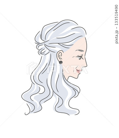 グレイヘアのきれいなシニア女性の横顔イラスト素材 133519490