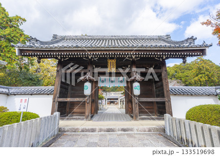 多田神社 南大門 紅葉の季節 多田神社 南大門 紅葉の季節 133519698