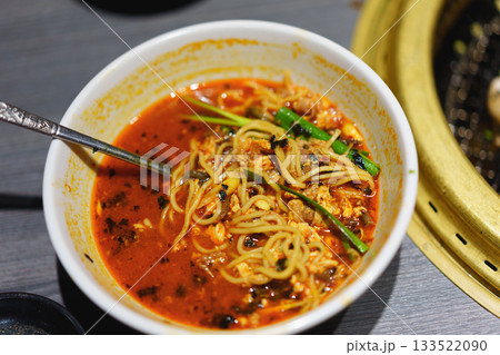 食べかけの韓国風ラーメン 食べかけの韓国風ラーメン 133522090