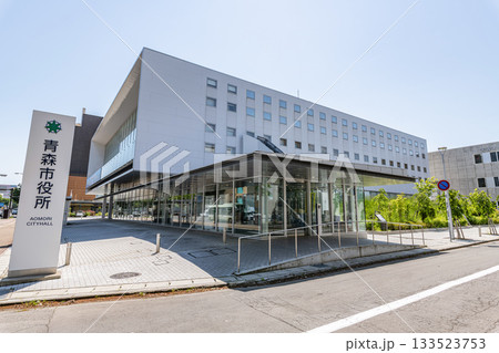 青森県青森市　晴天の青森市役所 133523753