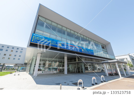 青森県青森市　晴天の青森市役所 133523758