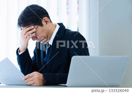 採用担当のビジネスマン 133526040