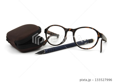 Reading glasses with tortoiseshell frames, pen and tack 133527996