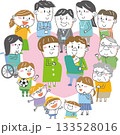 子育て家庭を地域で支えるイメージ　多様な人々と妊婦・パパのイラスト 133528016