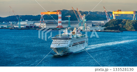 長崎港客船入港（Dream）女神大橋から　パノラマ【長崎市】 133528130