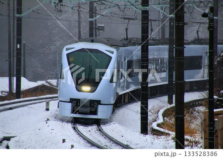 雪景色を眺めつつ超豪華特急は日光・鬼怒川へ… 東武鉄道・特急『スペーシアX』N100系 雪景色を眺めつつ超豪華特急は日光・鬼怒川へ… 東武鉄道・特急『スペーシアX』N100系 133528386