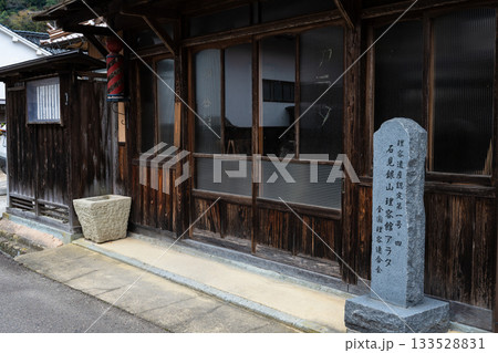 昔の床屋さん（石見銀山・大森地区） 133528831