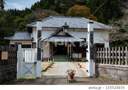 石見銀山　大森町並み交流センター（旧大森区裁判所） 133528835