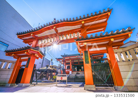 日本の東京都市景観 伝統とモダンが交差する…情緒漂う街。情緒あふれる朝の神楽坂。毘沙門天などを望む 日本の東京都市景観 伝統とモダンが交差する…情緒漂う街。情緒あふれる朝の神楽坂。毘沙門天などを望む 133531500