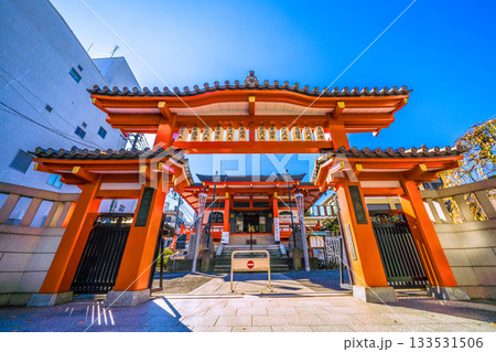 日本の東京都市景観 伝統とモダンが交差する…情緒漂う街。情緒あふれる朝の神楽坂。毘沙門天などを望む 日本の東京都市景観 伝統とモダンが交差する…情緒漂う街。情緒あふれる朝の神楽坂。毘沙門天などを望む 133531506
