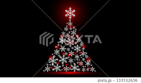 黒い背景に雪の結晶で構成された光るクリスマスツリー 133532636